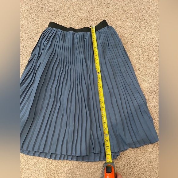 ABERCROMBIE AND FETCH Pleated dark dusty Blue Midi Skirt - Picture 6 of 7